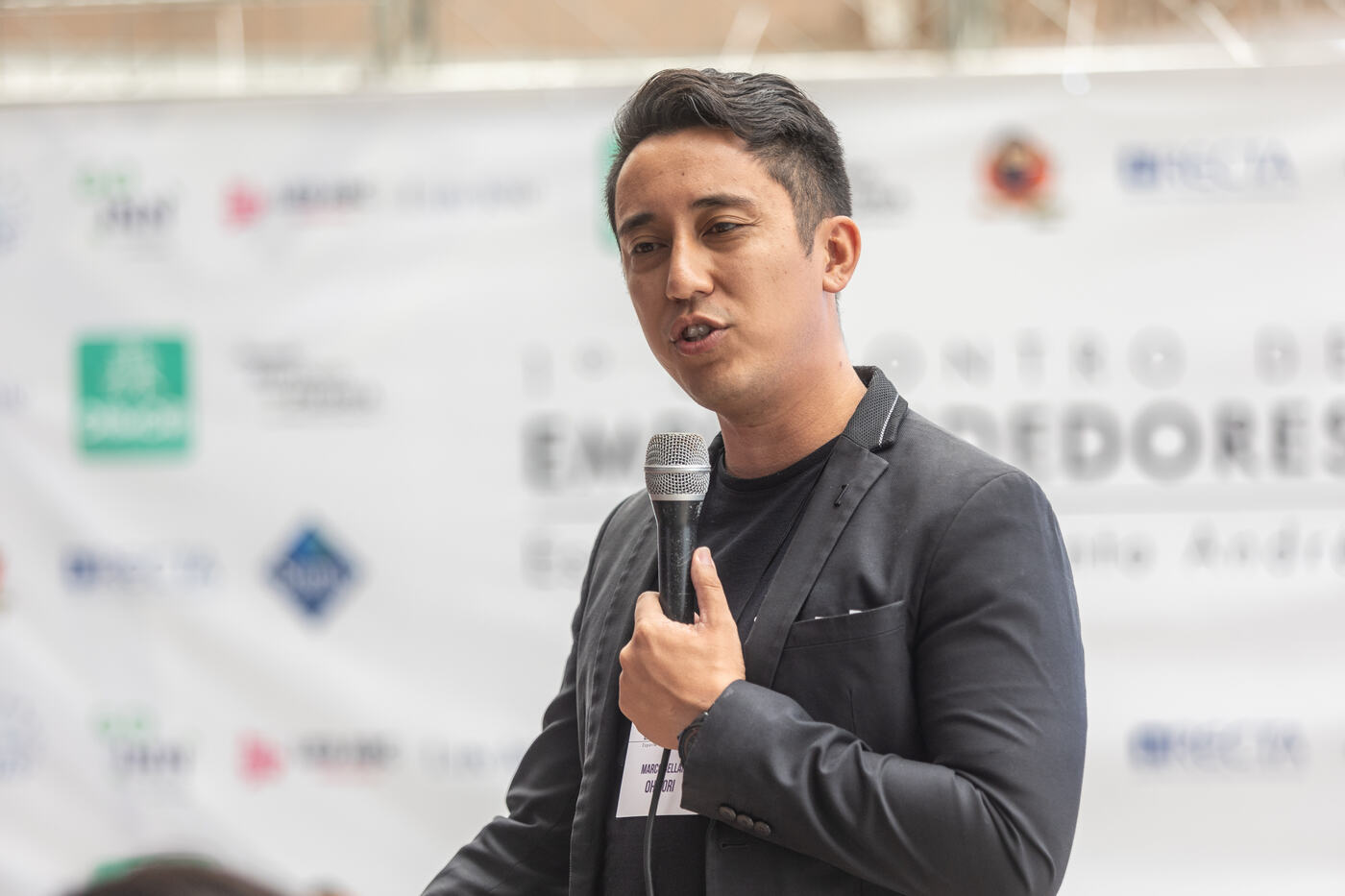 Marco de blazer falando no Encontro com Empreendedores de Santo André